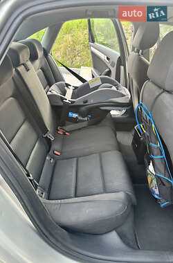 Седан Audi A4 2012 в Львове