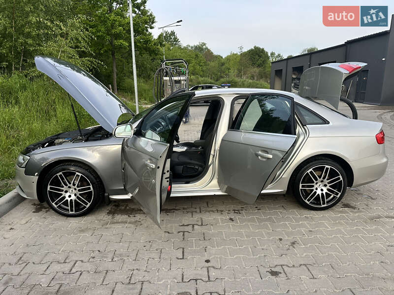 Седан Audi A4 2012 в Львове