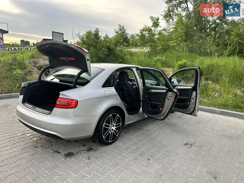 Седан Audi A4 2012 в Львове