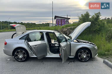 Седан Audi A4 2012 в Львове