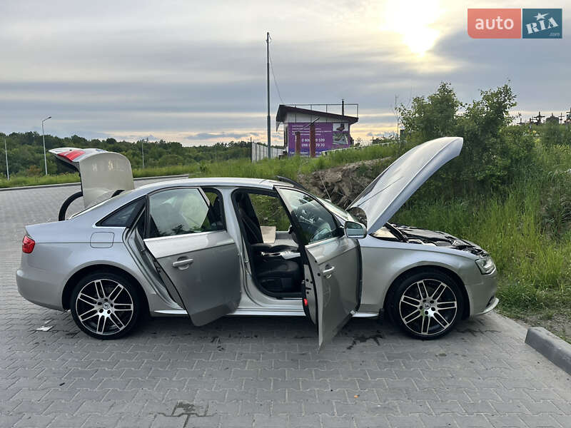 Седан Audi A4 2012 в Львове