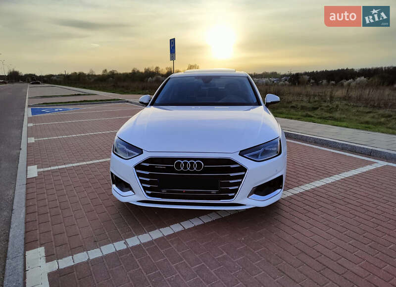 Седан Audi A4 2021 в 