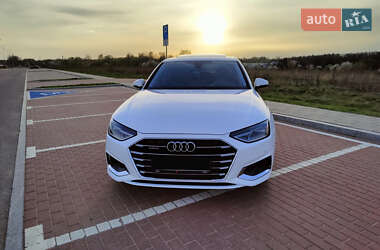 Седан Audi A4 2021 в 