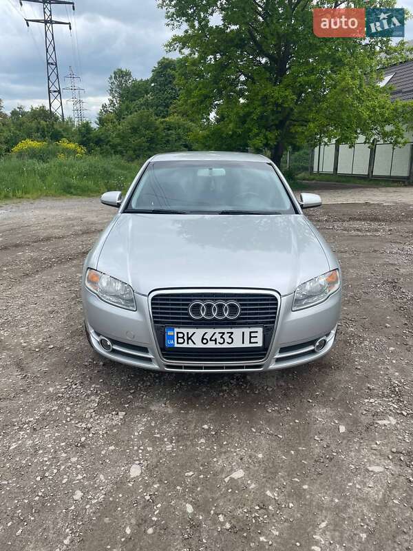 Седан Audi A4 2006 в Вараше