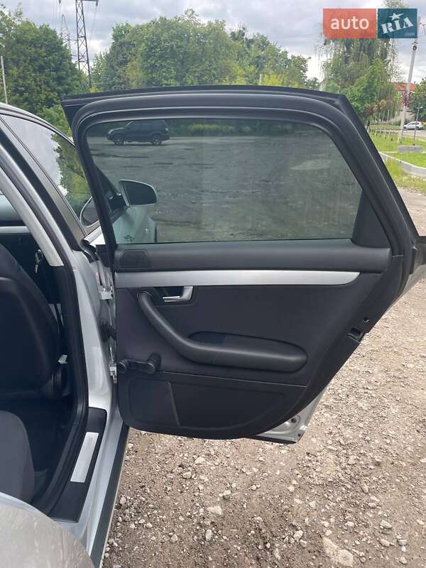Седан Audi A4 2006 в Вараше