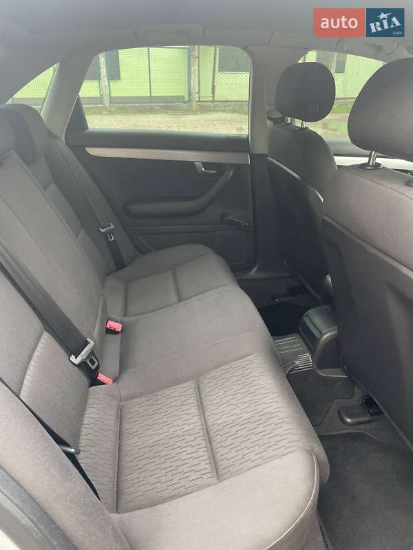 Седан Audi A4 2006 в Вараше