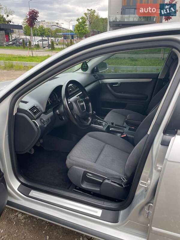 Седан Audi A4 2006 в Вараше