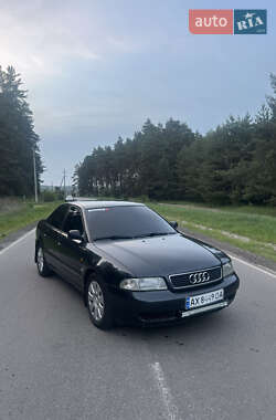Седан Audi A4 1996 в Богодухове