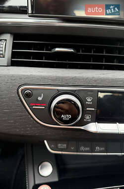 Седан Audi A4 2022 в 