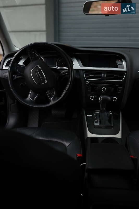 Седан Audi A4 2014 в Львове
