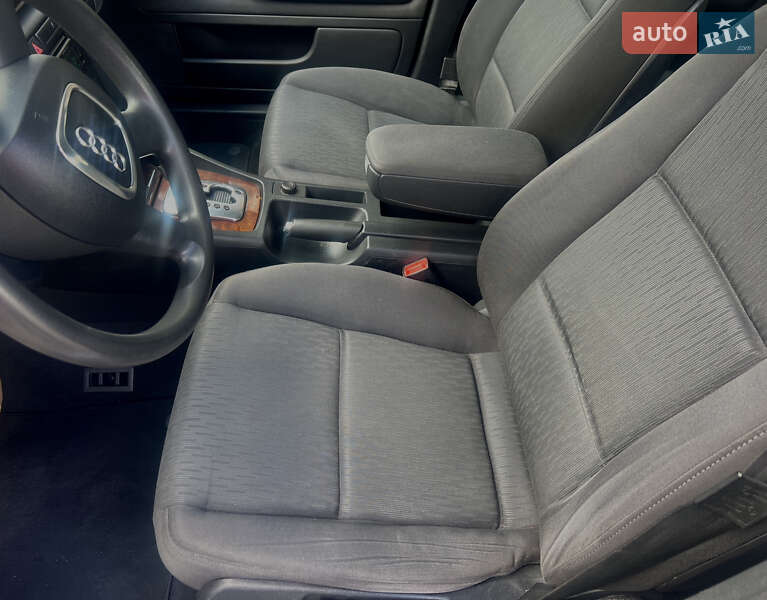 Седан Audi A4 2005 в Дунаевцах
