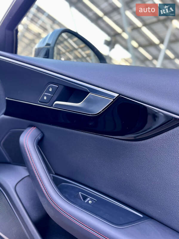 Седан Audi A4 2017 в Львове