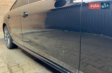 Седан Audi A4 2021 в 