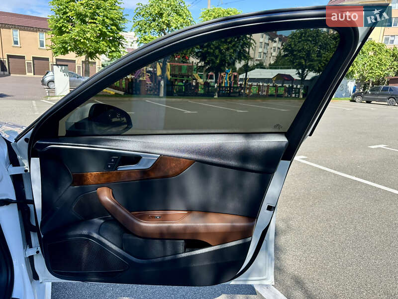 Седан Audi A4 2017 в Киеве