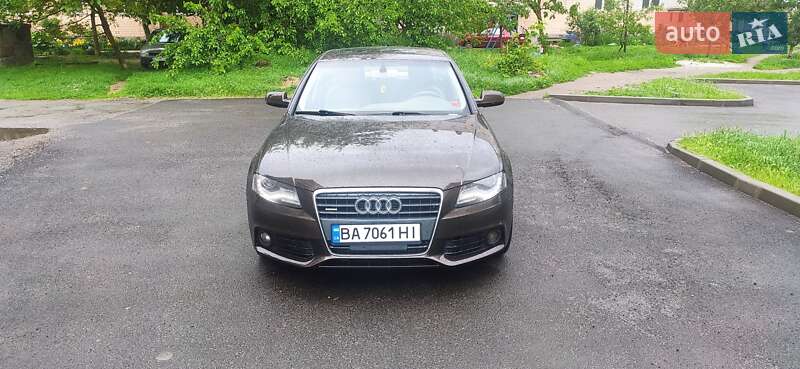 Седан Audi A4 2010 в 