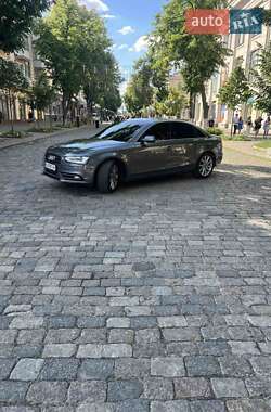 Седан Audi A4 2012 в Полтаве