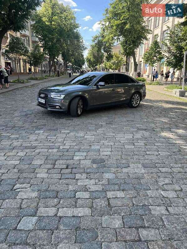 Седан Audi A4 2012 в Полтаве
