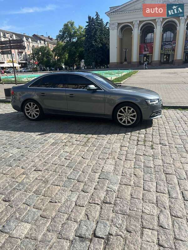 Седан Audi A4 2012 в Полтаве