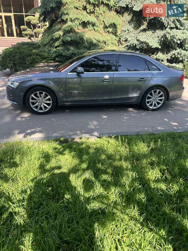 Седан Audi A4 2012 в Полтаве