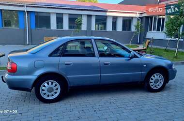 Седан Audi A4 2000 в 