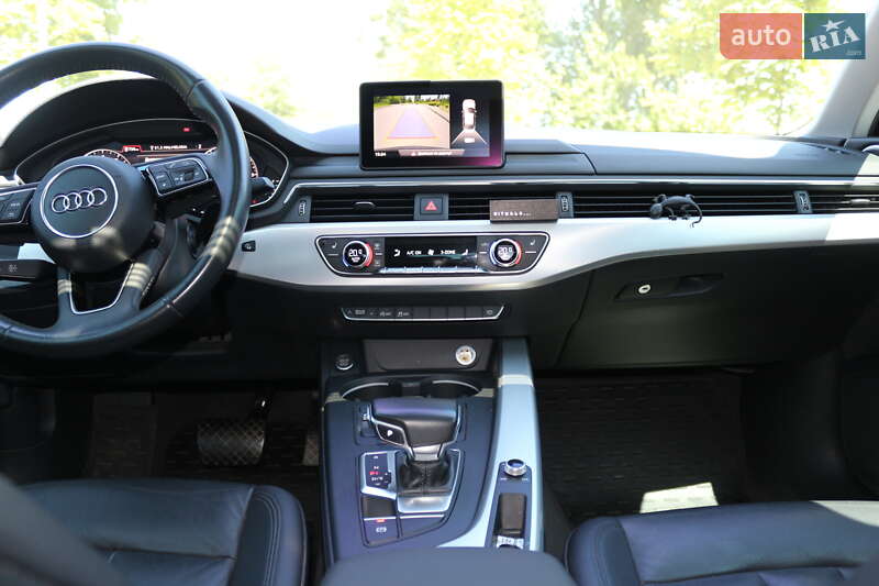 Седан Audi A4 2017 в Львове