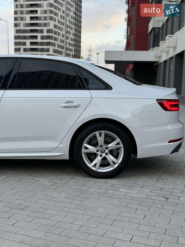 Седан Audi A4 2018 в Києві