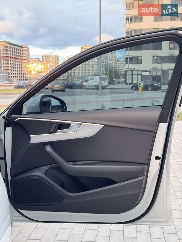 Седан Audi A4 2018 в Києві