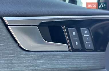 Седан Audi A4 2020 в 
