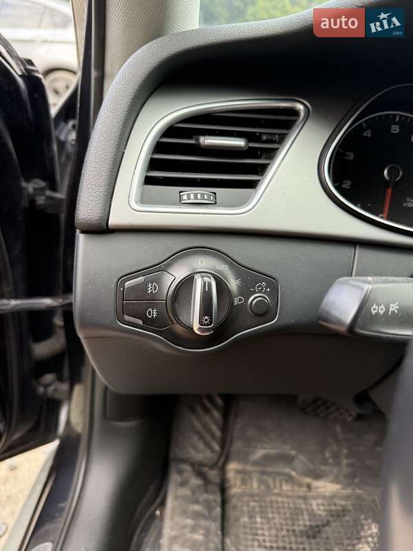 Седан Audi A4 2014 в Львові