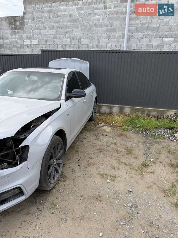Седан Audi A4 2014 в Львові