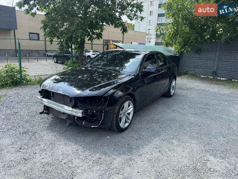 Седан Audi A4 2014 в Рівному