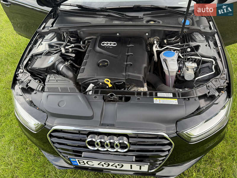 Седан Audi A4 2014 в Львове