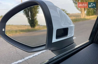 Седан Audi A4 2021 в 