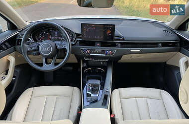 Седан Audi A4 2021 в 
