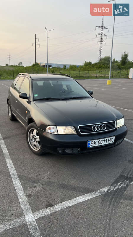 Универсал Audi A4 1997 в Радехове