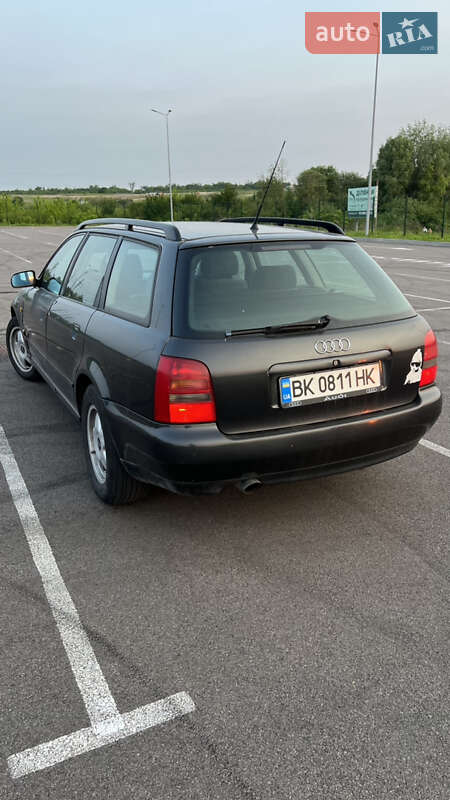 Универсал Audi A4 1997 в Радехове