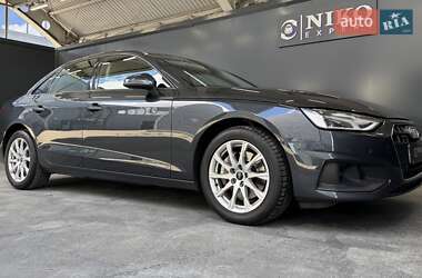 Седан Audi A4 2021 в 