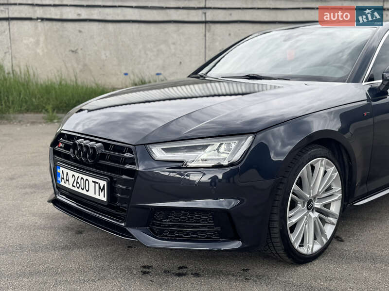 Седан Audi A4 2016 в Киеве
