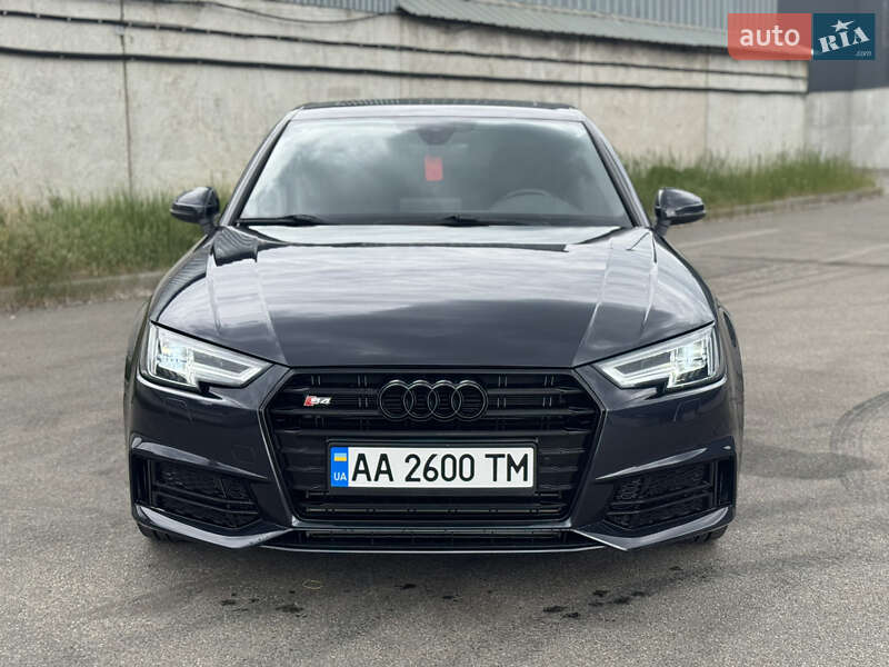 Седан Audi A4 2016 в Киеве
