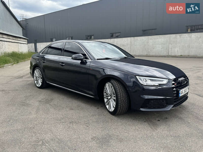 Седан Audi A4 2016 в Киеве