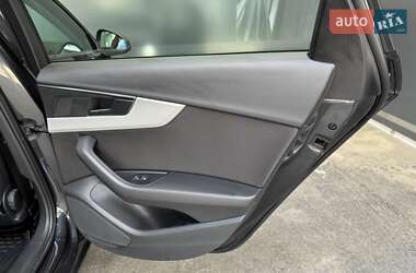 Седан Audi A4 2021 в 