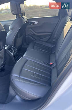 Седан Audi A4 2022 в 