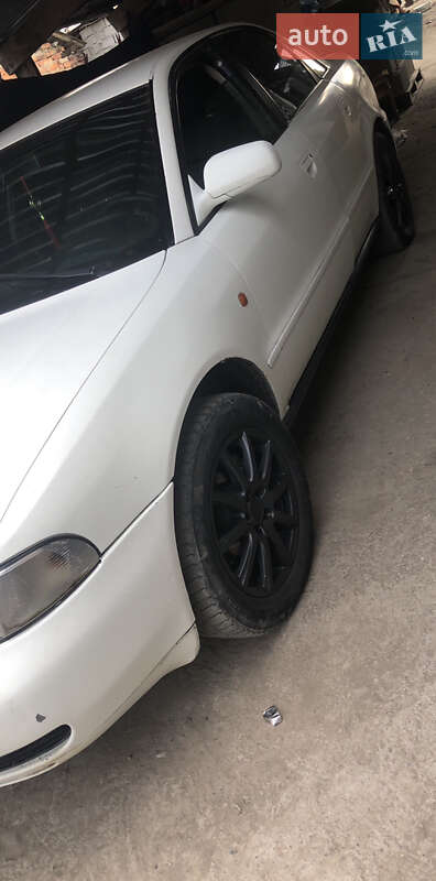 Седан Audi A4 1995 в Ужгороде