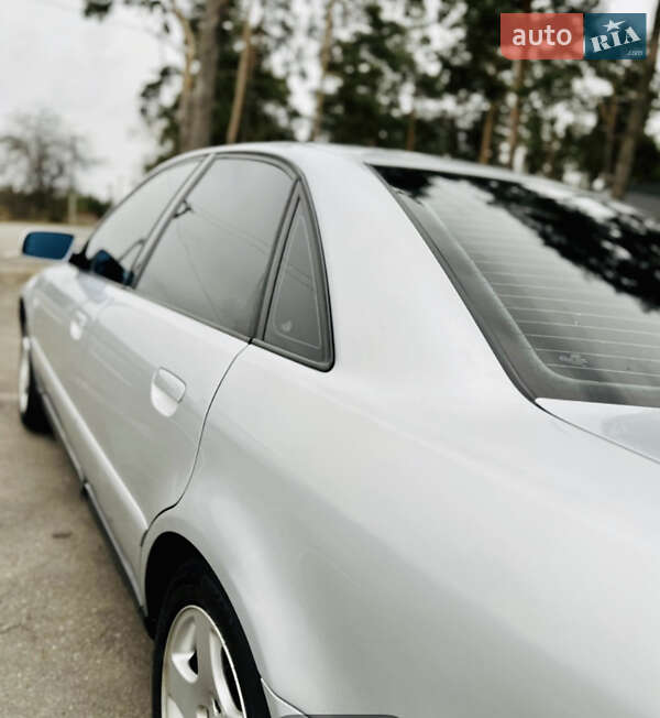 Седан Audi A4 2000 в Виннице