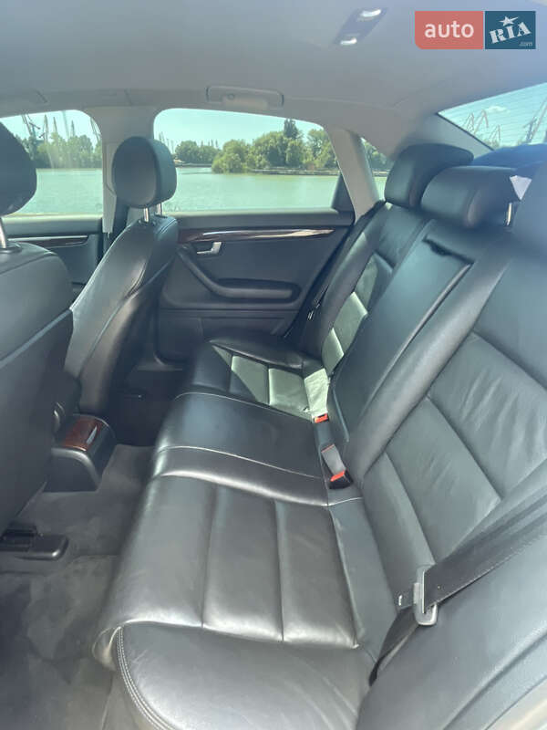 Седан Audi A4 2005 в Измаиле