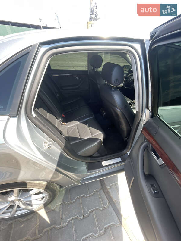 Седан Audi A4 2005 в Измаиле