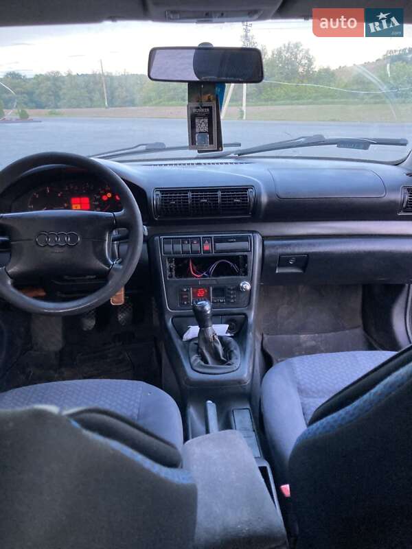 Універсал Audi A4 1997 в Чернівцях