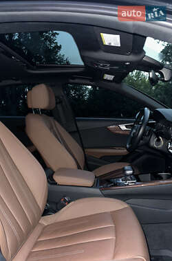 Седан Audi A4 2020 в 