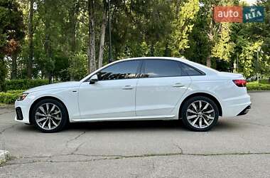Седан Audi A4 2019 в 