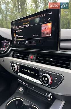 Седан Audi A4 2019 в 